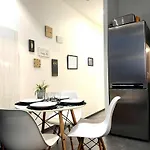 Les Ames Heureuses-pere Lachaise-wifi By La Cle Des Expos In Apartman *