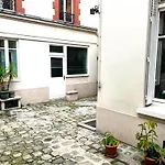 Les Ames Heureuses-pere Lachaise-wifi By La Cle Des Expos In Apartman *