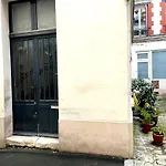 Les Ames Heureuses-pere Lachaise-wifi By La Cle Des Expos In *