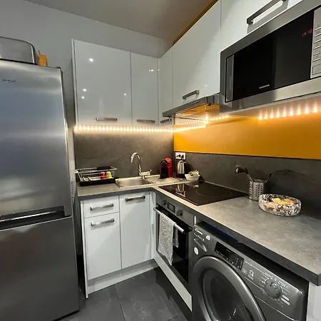 Les Ames Heureuses By La Cle Des Expos In Apartment *