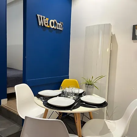 Les Ames Heureuses By La Cle Des Expos In Apartment *