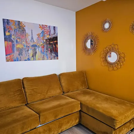 Les Ames Heureuses By La Cle Des Expos In Paris