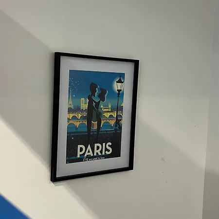 Les Ames Heureuses By La Cle Des Expos In Apartment Paris