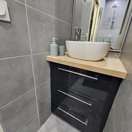 Les Ames Heureuses By La Cle Des Expos In Apartment *