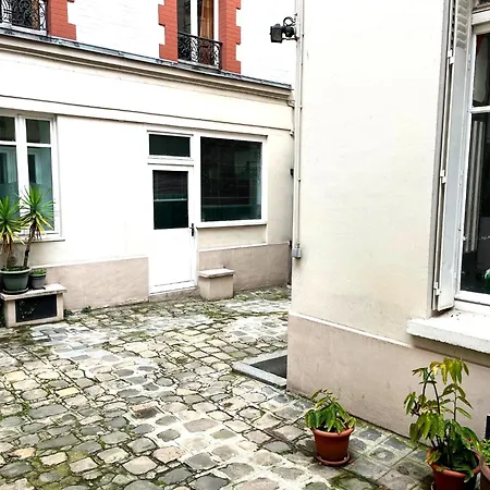Les Ames Heureuses-pere Lachaise-wifi By La Cle Des Expos In Apartament *