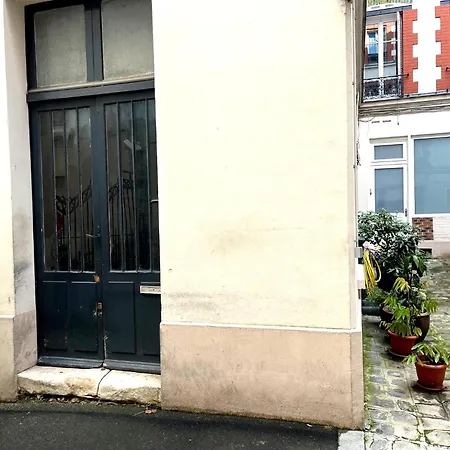 Les Ames Heureuses-pere Lachaise-wifi By La Cle Des Expos In *